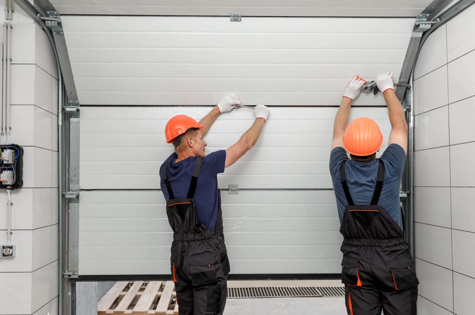 Insulated Roll-Up Doors - Shutterstock 1519701983 1536x1020